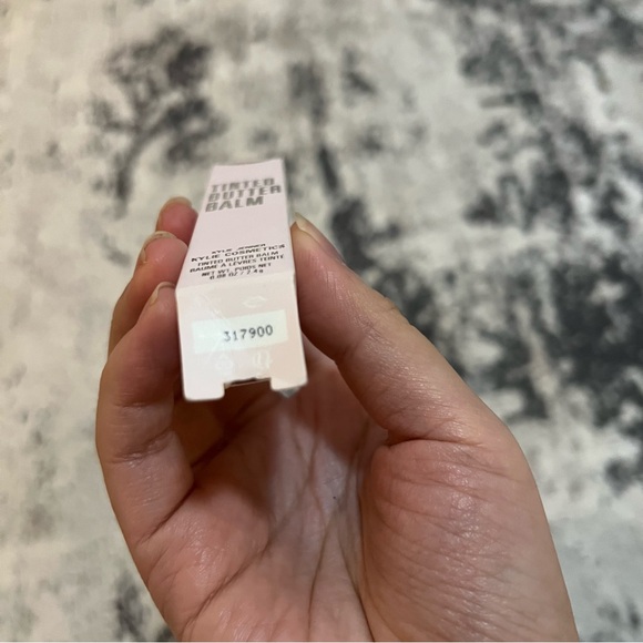 Kylie Cosmetics Tinted Butter Balm she’s lovely - Picture 7 of 10
